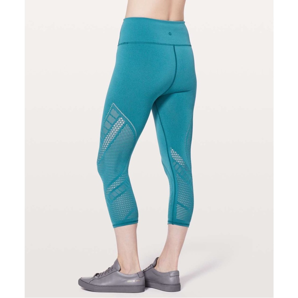 Lululemon Reveal Crop Interconnect Leggings in Pacific Teal
